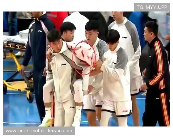 CBA 球员赛后怒甩毛巾！队友看傻