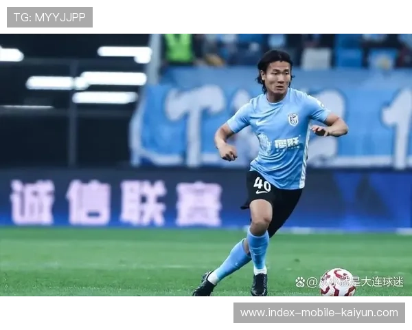 大连英博一次中场长传带来临门一脚机会