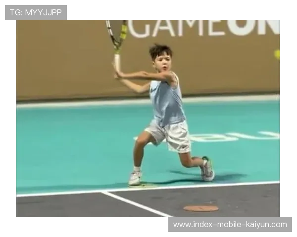 网球正手直线制胜快如闪电，让你掌控球场节奏